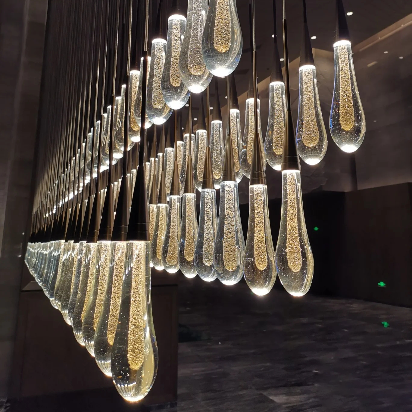 Raindrop Soltaire Linear Chandelier